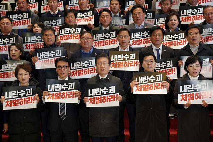 <b>이재명</b> “대한민국 최악 리스크 <b>윤석열씨</b> 반드시 탄핵할것”