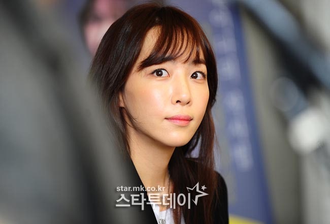 <b>김이나 일베</b> <b>논란</b>에 “부적절한 단어 사용 죄송...재발 없을 것”
