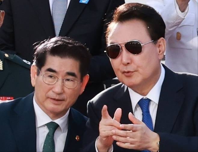 ‘내란 주동’ 혐의 <b>김용현 변호인 사임</b>…“다른 변호인 물색”