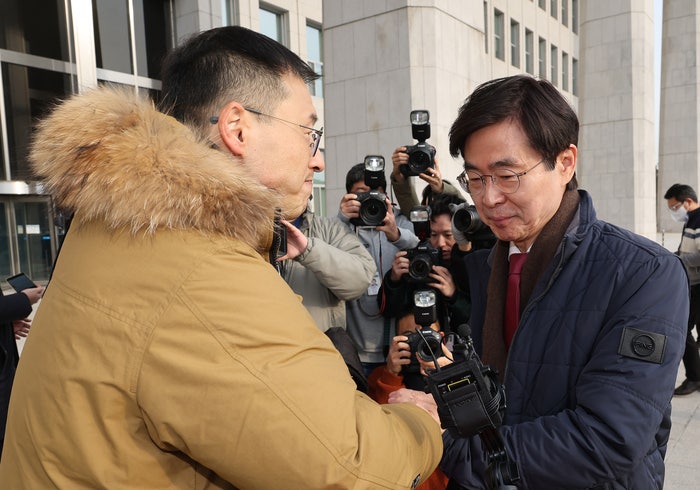 與<b>조경태</b> “우리가 내란의힘인가…<b>한동훈</b>, 쫓겨난 게 맞다”