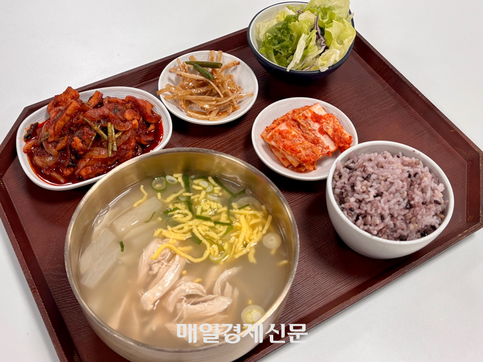 지난 2일 한국투자증권의 구내식당 한식 메뉴. [백지연 기자]