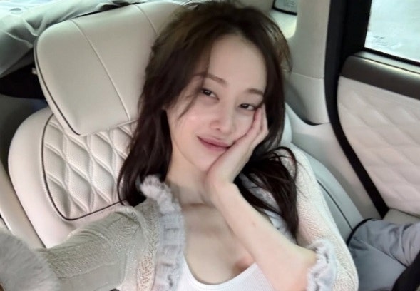 근황사진 올렸을 뿐인데…‘무안참사 애도기간’ 지적에 <b>셀카</b> 삭제한 전...