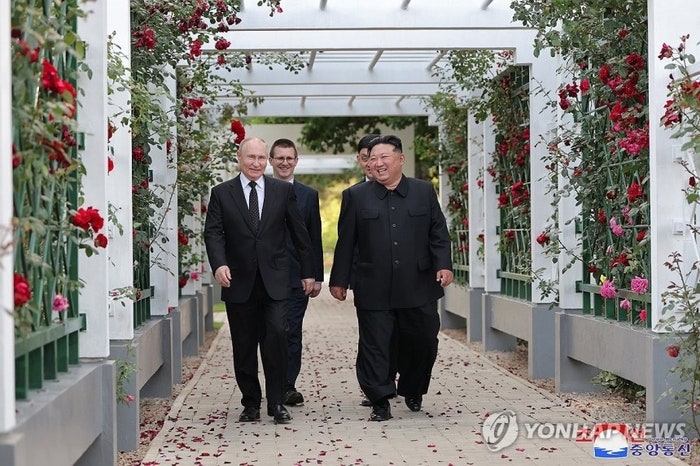 ‘러 파병’ <b>김정은</b>, <b>푸틴</b>에게 <b>새해</b> 편지...“2025년 21세기 전승 원년 ...