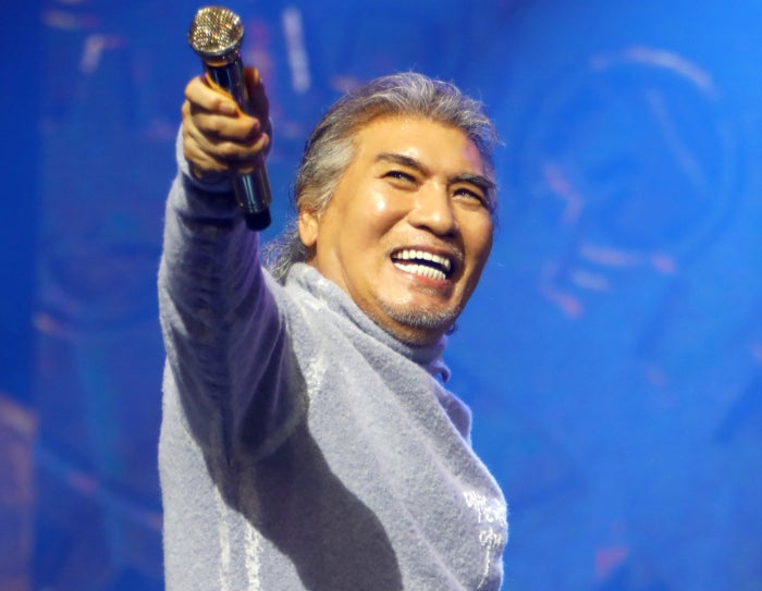 “왼쪽, 니는 잘했나” <b>나훈아</b>, 고별무대서 <b>정치</b>권 작심 <b>비판</b>