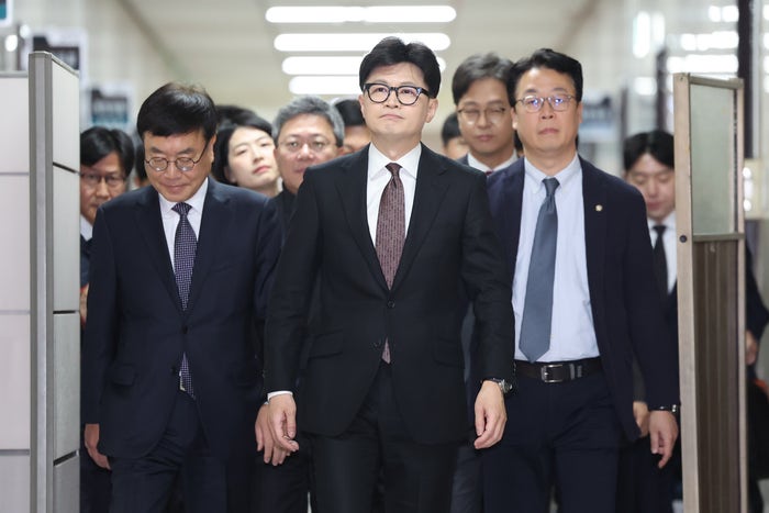 <b>트럼프</b>가 <b>취임식 초청</b>했는데 안가기로 했다…한동훈, <b>불참</b>하는 이유