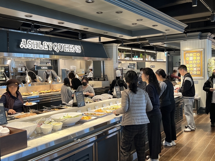 애슐리퀸즈 현대백화점 신촌점. [사진 = 이랜드이츠 제공]