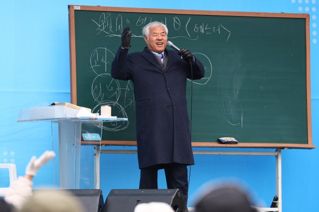 <b>전광훈</b> 목사 “<b>서부지법 난동</b> 우리와 관계 없어…체포당할 죄 저지른 적...