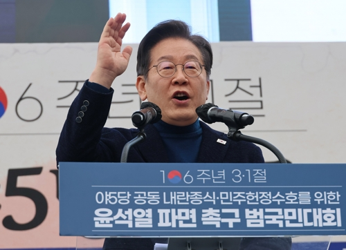 이재명 “자료조사 보좌진보다 챗GPT 의존…모든 국민에 AI 활용법 가르...