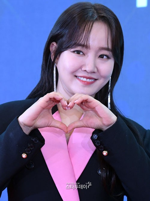 가수 <b>윤하</b>, 비연예인과 깜짝 결혼 발표…“인생에 든든한 짝 만났다”