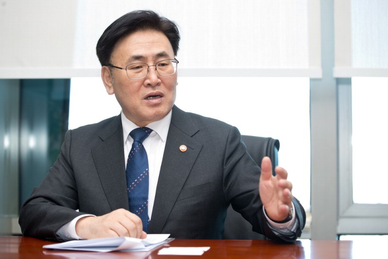 "특급인재 20명 유치한다면 10명은 AI, 5명은 바이오"