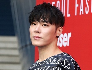 가수 휘성 자택서 숨진채 발견