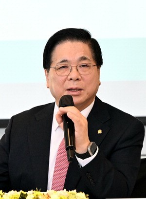 "무속신앙 빨려들어가는 한국 더는 안돼"