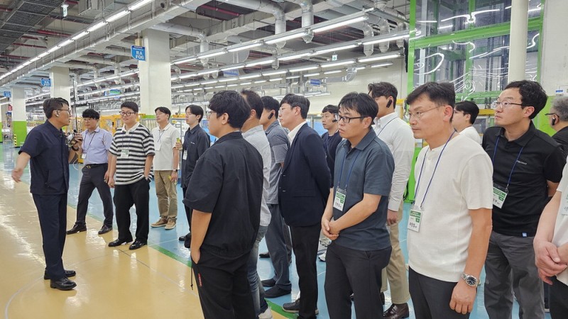 [스마트산업강국 함께 하는 제조혁신 2.0] 삼성전자, 中企 스마트공장 전환 지원 10년…생산성·품질 50% 쑥