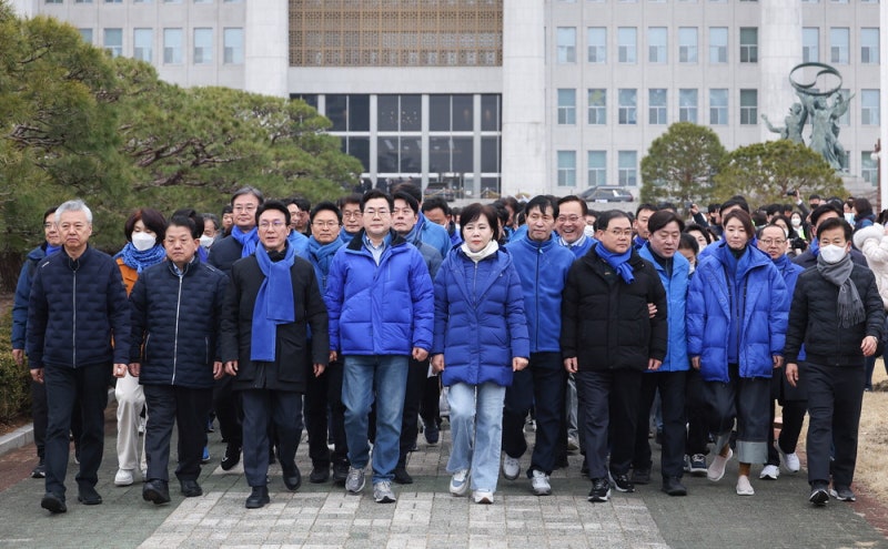 총구를 尹·檢으로 … 단일대오 기회삼는 李