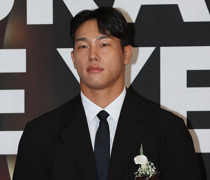 “저의 부족함 반성하고 고치겠다”...<b>윤성빈</b> ‘<b>캥거루족</b> 저격’ 논란에...
