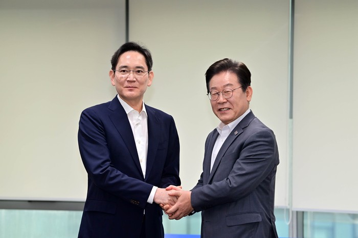 <b>이재명</b>, <b>이재용</b> 만나 “삼성 잘살아야 투자자도 잘살아”