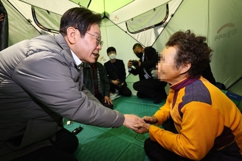 “무죄선고後 민생행보 집중”…<b>이재명</b>, 오늘도 경북 <b>산불</b> 피해 현장 방...