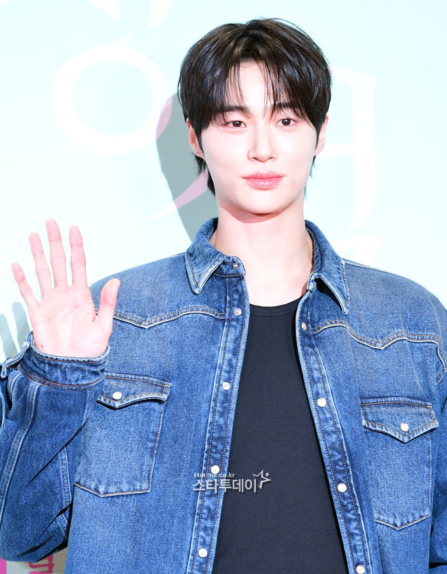 <b>변우석</b> 산불 피해 지원 1억 <b>기부</b>...“하루 빨리 일상 되찾길”