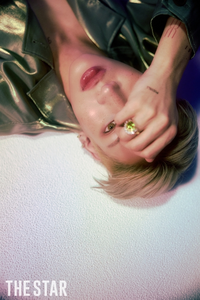 Bộ ảnh kỷ niệm 12 năm The Star đầy mơ mộng và bí ẩn của BamBam