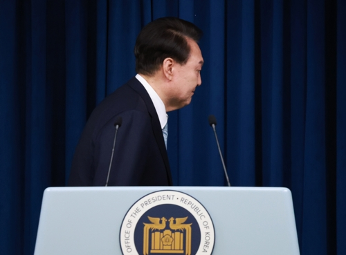 [속보] 美국무부, 尹파면에 “한국의 민주제도·<b>헌재 결정 존중</b>”