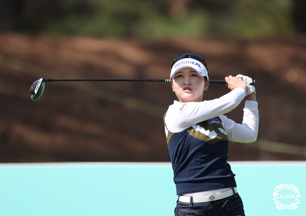 4언더 몰아친 이예원, 다승 향해 시동