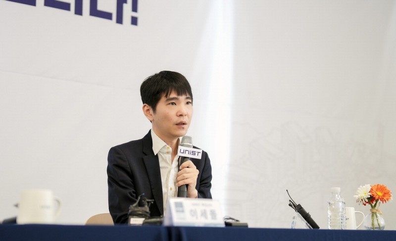 바둑천재의 훈수 …"많이 져봐야 이기죠"