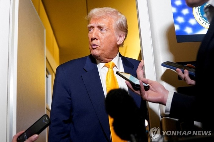<b>전자제품 관세</b> 혼란에…<b>트럼프</b> <b>관세</b> 강행 의지 재차 언급 “면제아니다...
