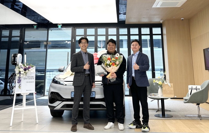 [포토] BYD, 첫 승용차 '아토3' 국내 고객 인도 시작