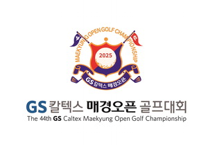 "2번 트로피 든 특별한 대회…프로 첫우승 퍼터, 갤러리에 선물"