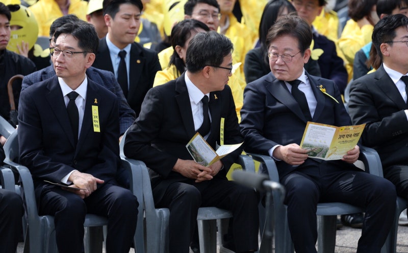 "함께 경쟁해 영광" 몸낮추는 李 … '개딸'도 입조심