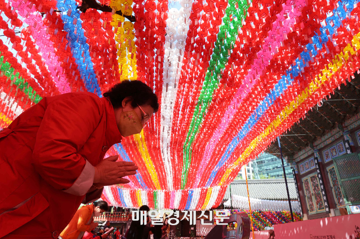 주말 도심 연등행사·집회…주말 나들이 대중교통 이용하세요