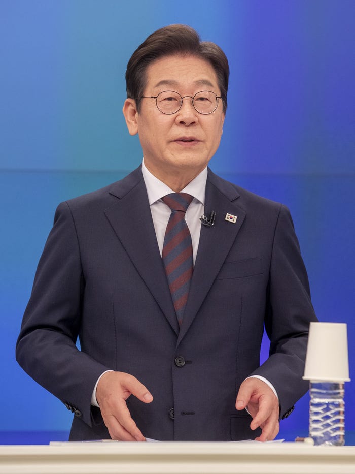 <b>이재명</b> “<b>민주</b>공화국 길 만들어 온 호남…<b>네 번째 민주 정부</b> 만들어달라...