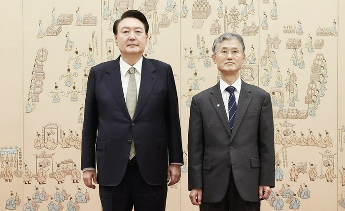  윤석열 전 대통령과 조희대 대법원장 [사진 = 연합뉴스]
