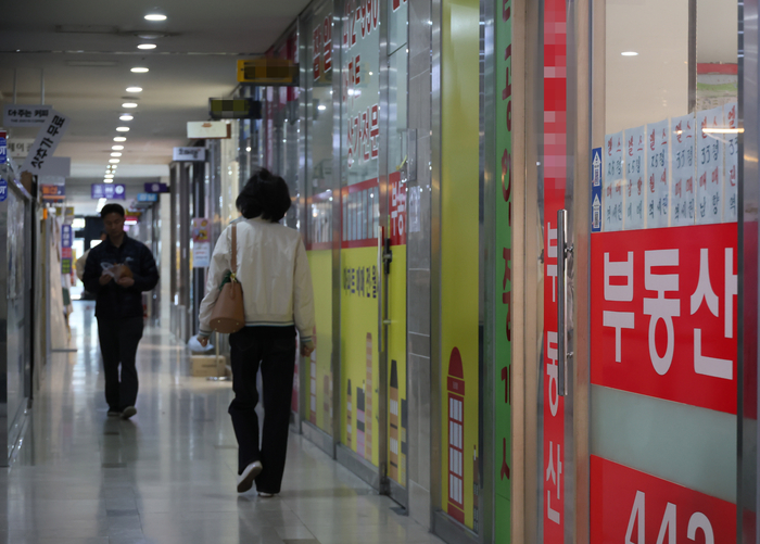  서울 송파구 한 상가의 부동산 모습.[사진 출처 = 연합뉴스]