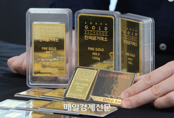 지난 3월 서울 종로구에 위치한 금 거래소에서 금이 판매되고 있다.<이충우 기자>