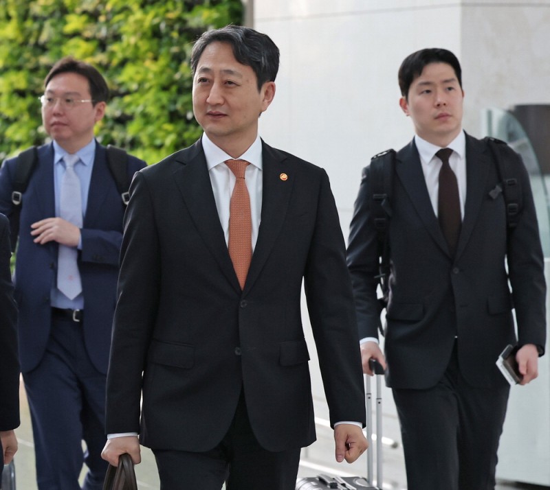'대대대행' 유탄 맞은 체코원전 본계약