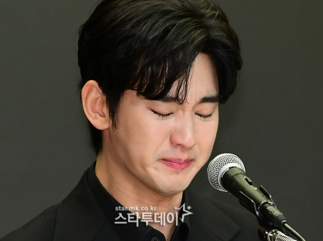  지난 3월 31일 기자회견에 직접 참석해 눈물로 억울함을 호소한 김수현.사진 ㅣ스타투데이DB