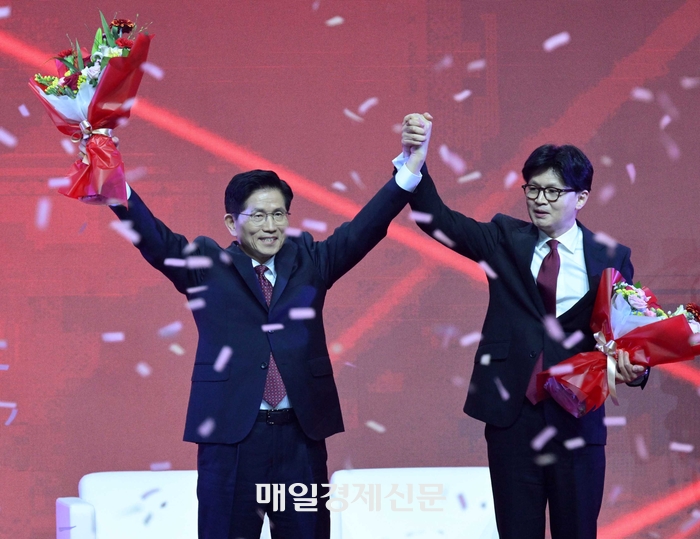 한동훈 “독재국가 눈앞인데 우리끼리 드잡이할 정신 있나”…국힘 혼란에 날선 비판