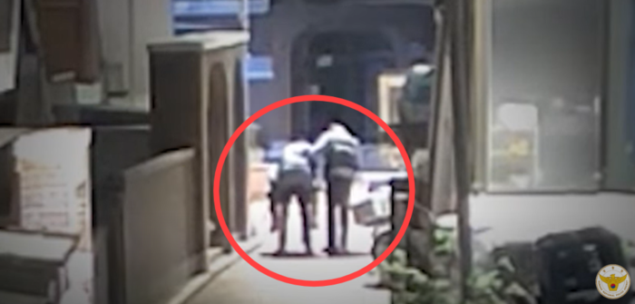  파킨슨병을 앓는 70대 어르신이 골목길에서 1시간 동안 움직이지 못하다가 경찰에 구조돼 무사히 귀가한 사연이 알려졌다.[사진 출처 = 대한민국 경찰청 유튜브 캡처]