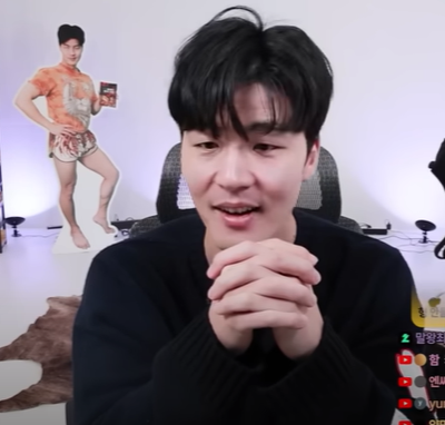  유튜브 방송 중인 말왕(본명 유태양·37)의 모습.[사진출처 =‘말왕TV’유튜브 캡처]