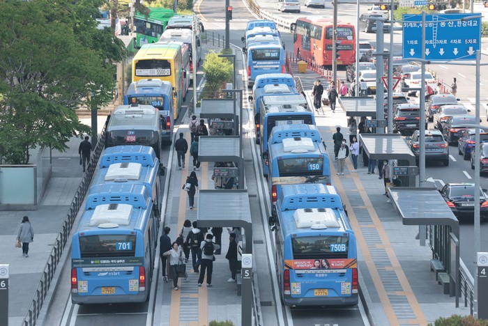 [속보] 서울 등 22개 지역 <b>버스</b>노조 동시조정…결렬땐 28일 동시파업