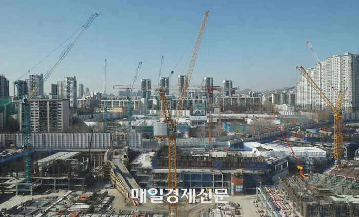  서울 한 아파트 건설현장 모습 [박형기 기자]