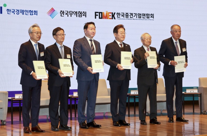 이재명, 기업 달래기…"정년연장·4.5일제 일방시행 안한다"