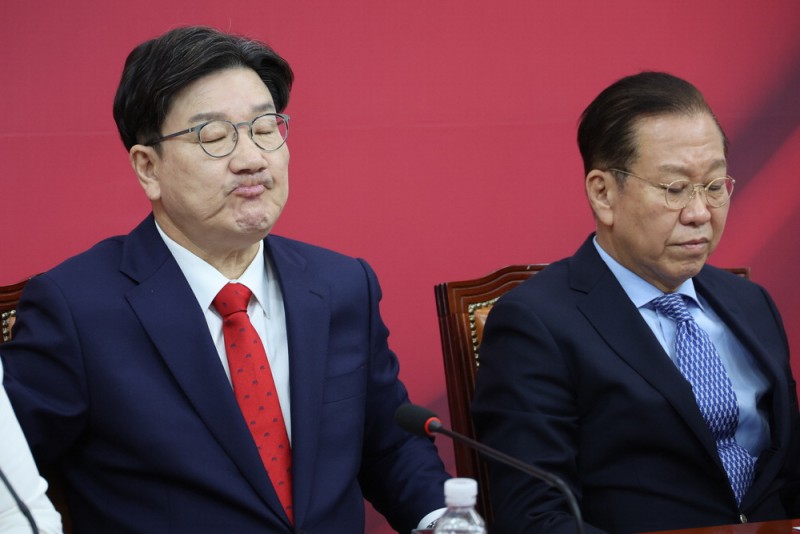 지도부 '11일前 단일화' 속도전…金, 가처분신청으로 수성전