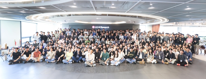  LG AI연구원은 본사를 LG 연구개발의 중심지인 마곡지구에 있는 디앤오 사옥으로 이전했다고 9일 밝혔다.