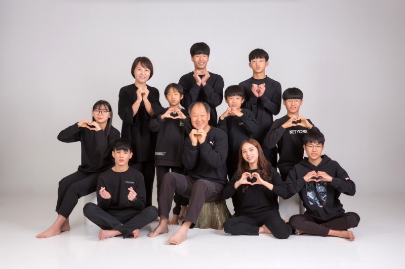 11명 입양했지만 돌볼 아이 여전히 많죠