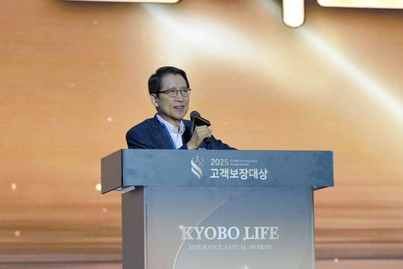 [포토] 신창재 교보생명 의장, 컨설턴트 격려
