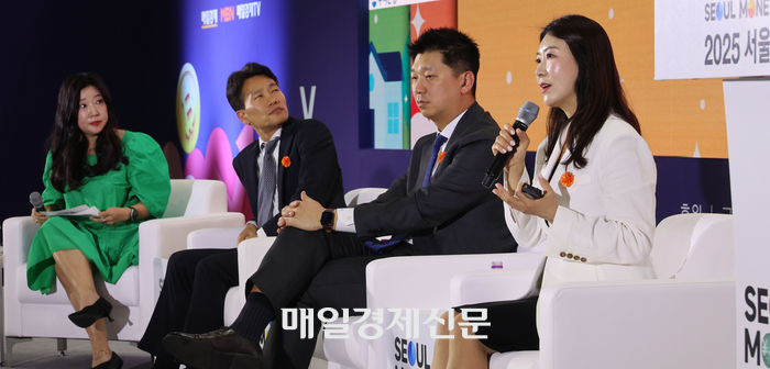 9일 열린 서울머니쇼‘일타 PB의 주식투자’세미나에서 올해 투자 전략에 대해 전문가들이 분석하고 있다.이승환기자