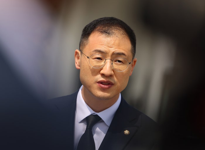 국민의힘 탈당에 몸값 상승한 <b>김상욱</b>…이재명도, 이준석도 ‘반색’