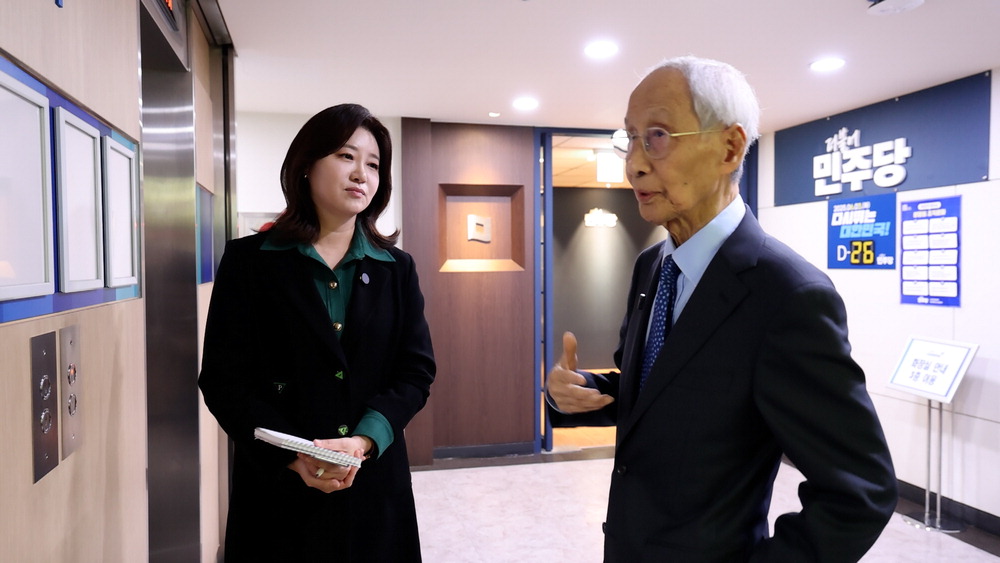 [MBN] 이재명 캠프 책사 윤여준 만나다